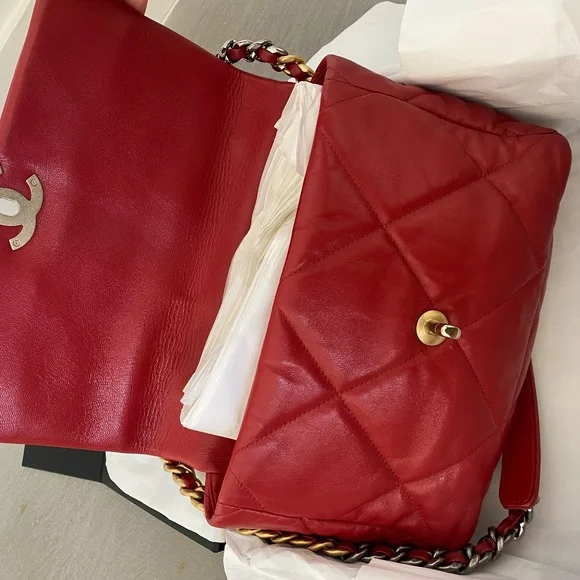 uthentic CHANEL Goatskin Quilted LARGE Chanel 19 Flap in Dark Red - Picture 4 of 7